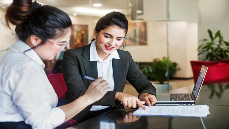 Choosing The Right Immigration Lawyer In Toronto: A Comprehensive Guide